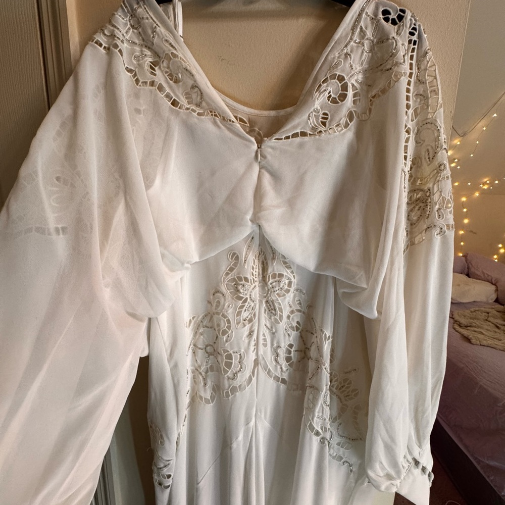 ASOS DESIGN Curve Ella blouson sleeve beaded cutwork wedding dress in cream - Picture 11 of 16